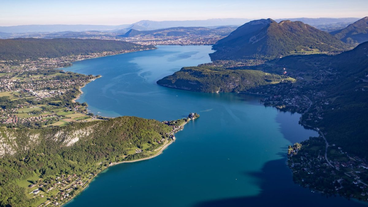 unpacte lac d'Annecy